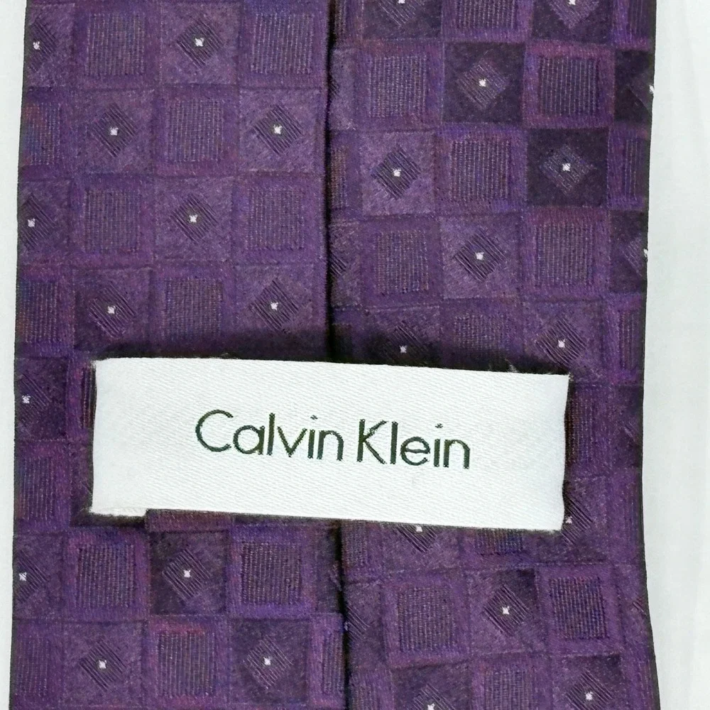 Calvin‎ Klein Men 100% Silk Geometric Pattern Purple Necktie